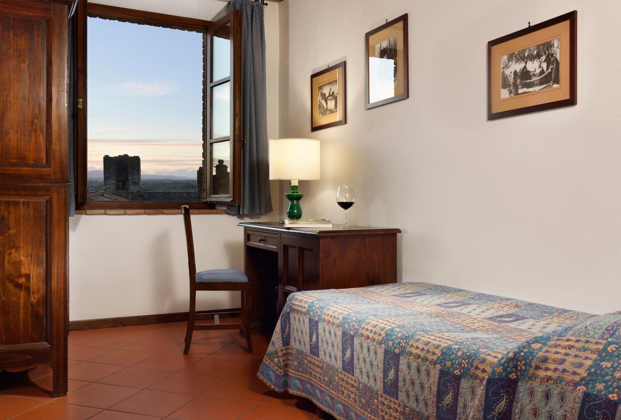 Hotel Монтериджиони Экстерьер фото